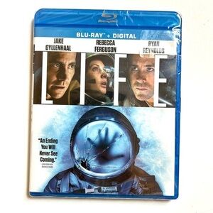New LIFE Blu-ray - Jake Gyllenhaal and Ryan Reynolds